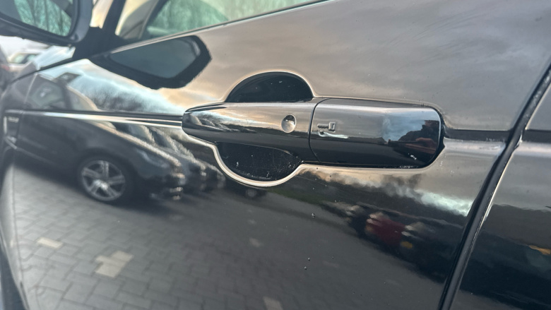 Land Rover Discovery 3.0 D300 R-Dynamic HSE 5dr Auto Diesel Station Wagon